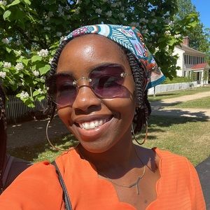 Meet your Posher, Yasmine